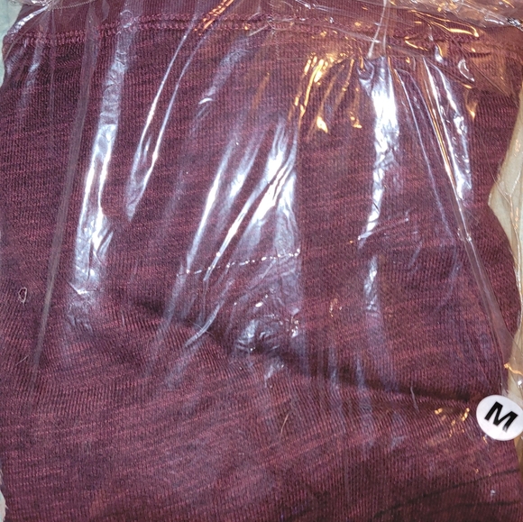 NEW LOONEY TUNES LIGHTWEIGHT WOMENS MEDIUM SWEATSHIRT WITH BUGSBUNNY - Picture 3 of 3